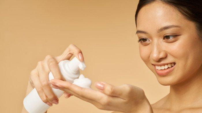 Ilustrasi produk skincare yang mengandung SLS, sebaiknya dihindari kulit sensitif.