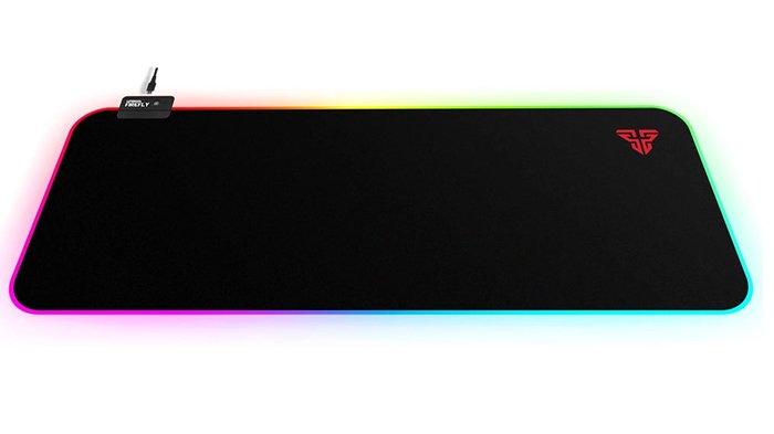 Mousepad gaming yang dilengkapi dengan fitur pencahayaan RGB