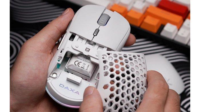 Ilustrasi baterai tanam pada mouse wireless