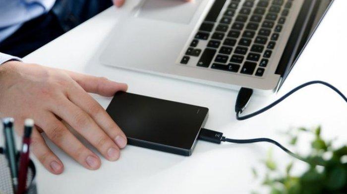 Hard disk eksternal memiliki komponen mekanik yang sangat rentan terhadap benturan dan getaran.