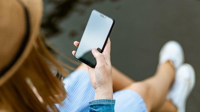 Ilustrasi layar handphone yang mati karena waktu screen time out