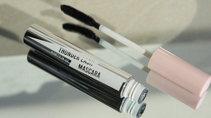 Ilustrasi aplikator Rosé All Day Thunder Lash Mascara.