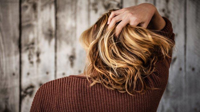 ilustrasi wanita yang memiliki rambut sehat
