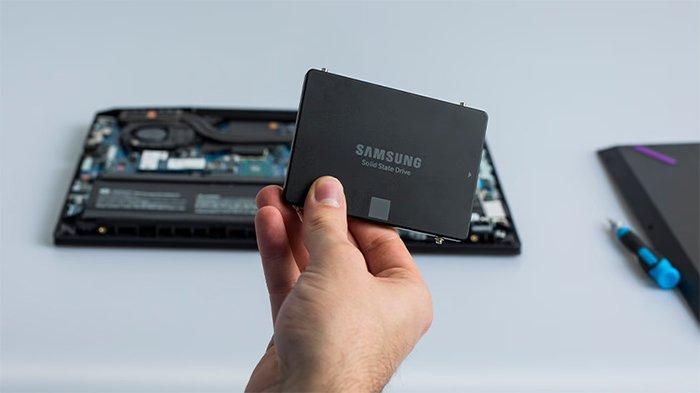 SSD dinilai lebih hemat energi karena tidak memiliki komponen bergerak.