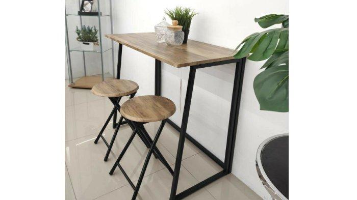 informa Lexi Set Meja Makan Lipat 2 Bangku terbuat dari material kayu MDF berkualitas