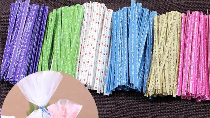 Ilustrasi kawat berlapis plastik yang bisa kamu gunakan untuk mengikat kabel headset agar tak berantakan