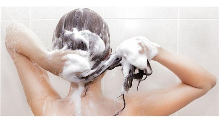 Jangan lupa, rajin keramas agar rambut tidak bau apek.