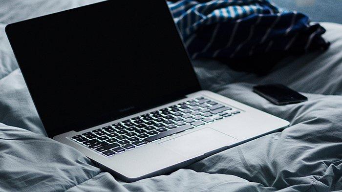 Ilustrasi laptop dengan lapisan layar anti silau