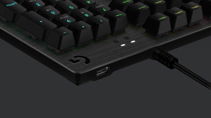 Port USB passthrough pada logitech G512
