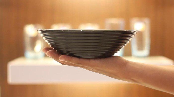 Luminarc Mangkuk Soup Harena Black cocok untuk menyajikan berbagai makanan berkuah seperti mie dan ramen