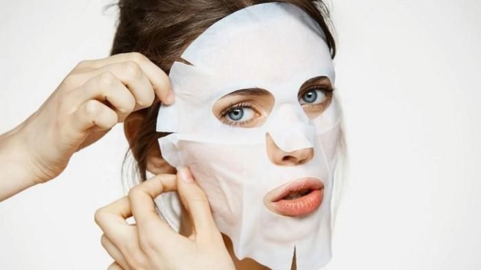 Banyak yang tak mengetahui cara memakai sheet mask agar mendapatkan hasil yang maksimal untuk kulit wajah.