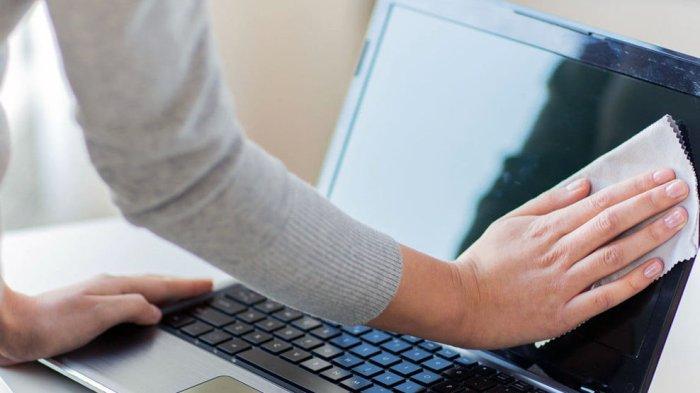 Ilustrasi laptop blank layar hitam bisa disebabkan oleh kabel fleksibel layar