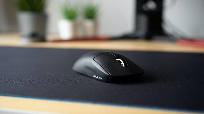 Usahakan untuk menutup mousepad, entah dengan plastik atau pun sapu tangan yang lembut, saat tidak digunakan