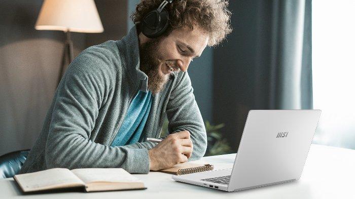 Ilustrasi pengguna yang memakai laptop di tempat yang benar
