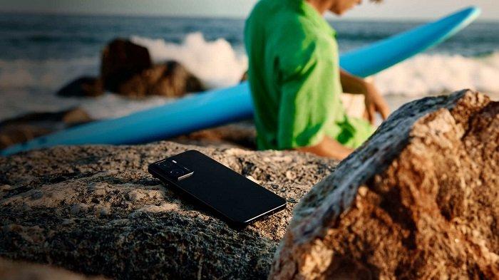 oppo A57 tahan goresan, bekas sidik jari, dan jamur.