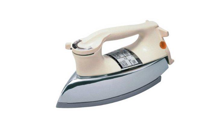 Panasonic Dry Iron NI22AWT dirancang dengan alas yang terbuat dari material teflon anti lengket