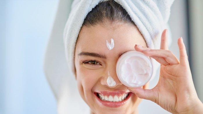 Ilustrasi pelembap dengan kandungan glycerun untuk skin barrier tetap ternutrisi dengan maksimal.