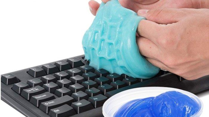 Ilustrasi pembersih gel untuk membersihkan layout keyboard dari remahan sisa makanan