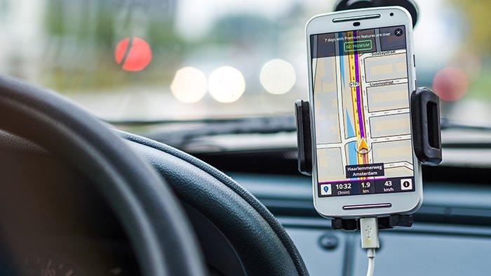 Rekomendasi phone holder untuk melihat maps saat mudik dengan mobil