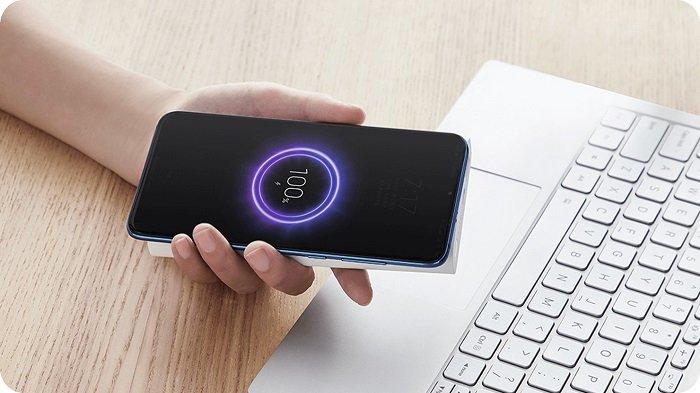 Kehadiran power bank wireless memungkinkan kamu untuk mengisi daya smartphone tanpa menggunakan kabel.