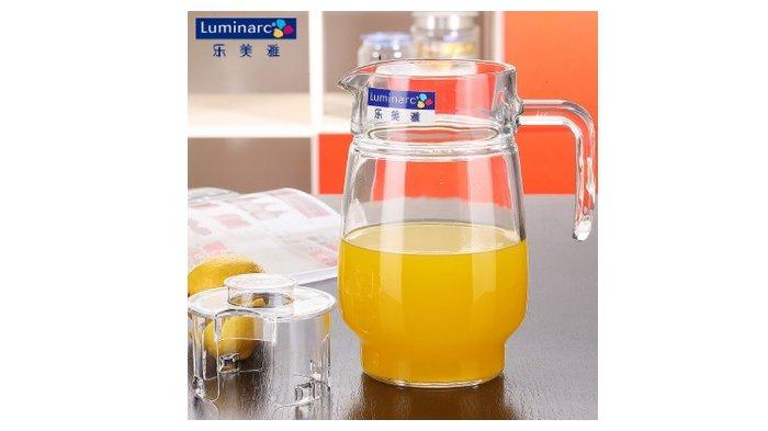 Produk Luminarc Pitcher Glass Jug berbahan kaca tebal dengan handle ergonomis