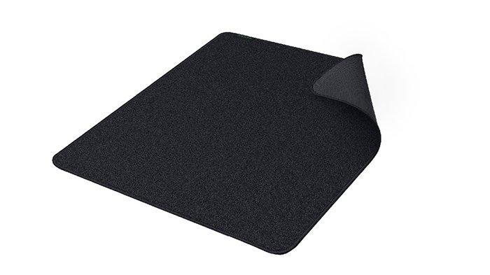 Ilustrasi ketika kamu mencari mousepad gaming terbaik, pilihlah alas atau permukaan bawah yang berbahan dasar karet.