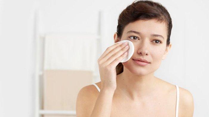 Remaja juga penting menggunakan toner pada wajah, untuk menjaga kelembapan di kulit agra maksimal.