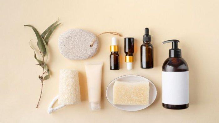Untuk mendapatkan skin barrier yang sehat, kamu bisa menghindari produk yang mengandung astrigen di dalamnya.