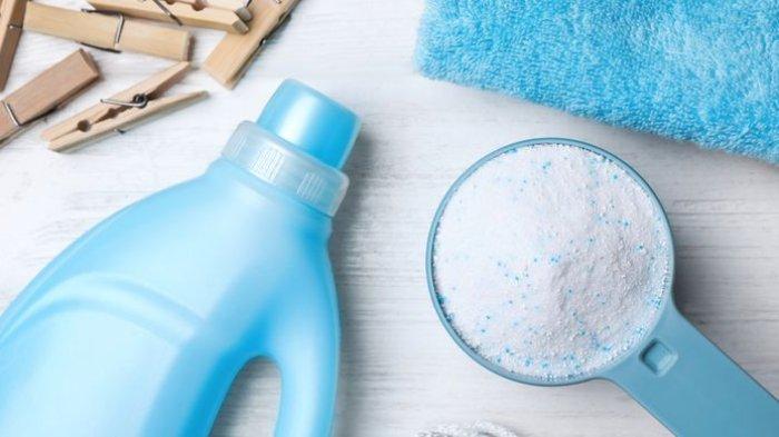 Pastikan penggunaan deterjen harus tepat, jika berlebihan bisa munculkan busa terlalu banyak, bahan pakaian jadi kaku, serta timbulkan aroma apek