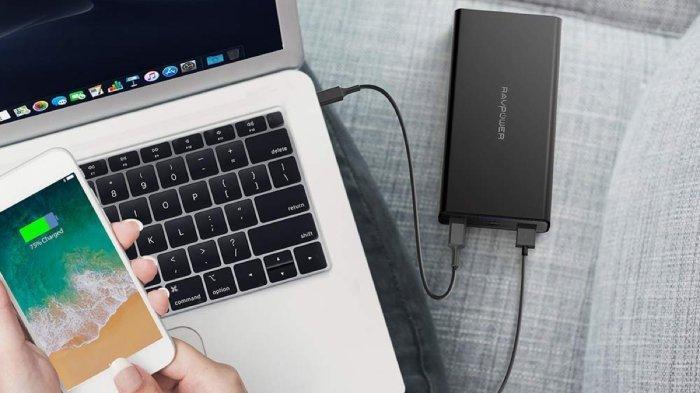 RAVPower Blade Series 20100 mAh bisa digunakan untuk hp ataupun laptop.