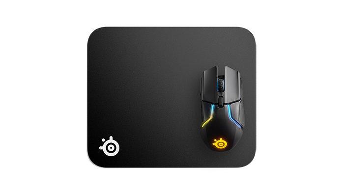 Umumnya, mousepad gaming memiliki dua jenis permukaan yaitu soft dan hard surface, kamu bisa memilih sesuai preferensi masing-masing