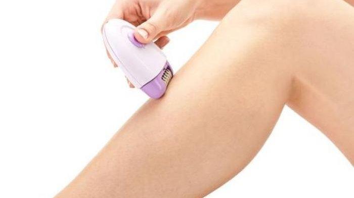 Waxing dapat dilakukan secara mandiri di rumah menggunakan alat cukur.