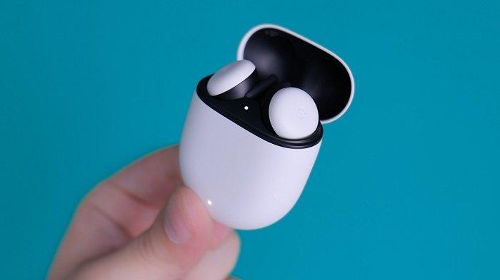 Ilustrasi - Earphone TWS kini juga dibekali fitur wireless charging, sehingga pengisian daya pun bisa dilakukan tanpa kabel.