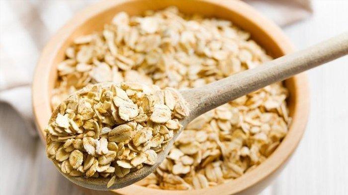 Ilustrasi Oatmeal - Oatmeal identik sebagai asupan yang baik untuk orang-orang yang sedang melakukan diet karena makanan ini membuat perut kenyang lebih lama.