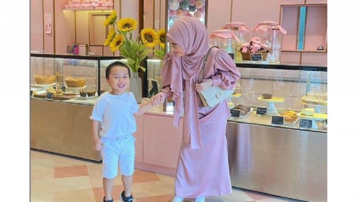 Curhat Larissa Chou jadi orang tua tunggal.
