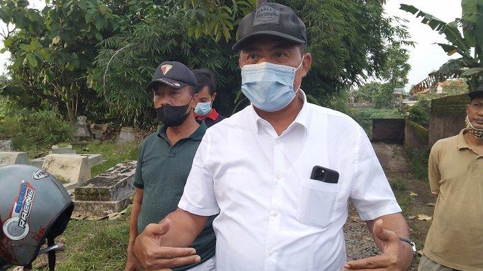 Bupati Juliyatmono langsung menuju Tanah TPU Dusun Bendungan, Desa Klodran, Kecamatan Colomadu, Kabupaten Karanganyar, Senin (22/2/2021).