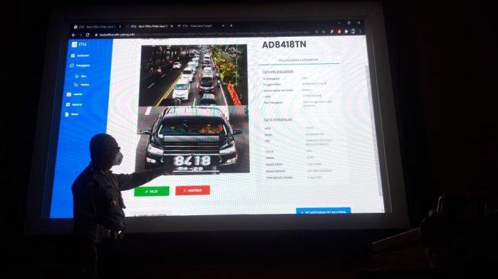 Gambar kendaraan yang melintas di depan kamera tilang elektronik Polresta Solo terlihat dengan jelas, Kamis (19/3/2021).