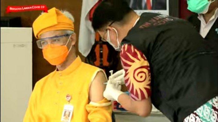 Tangkapan layar Gubernur Jateng, Ganjar Pranowo saat menjalani penyuntikan kedua vaksin covid di RSUD Tugurejo Semarang