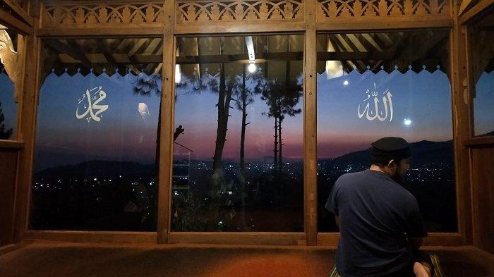 Ilustrasi orang shalat