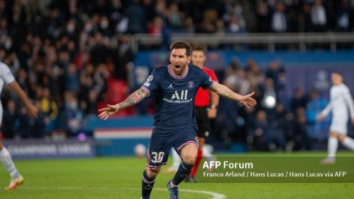 Selebrasi Lionel Messi setelah mencetak gol dalam laga PSG vs Manchester City di Parc des Prince, Selasa (28/9/2021). (Franco Arland / Hans Lucas/AFP)