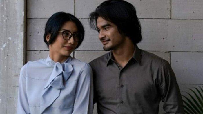 Tyas Mirasih dan Tengku Tezi di film Marley