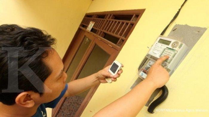 Ilustrasi : pelanggan listrik dengan meteran prabayar alias sistem token.