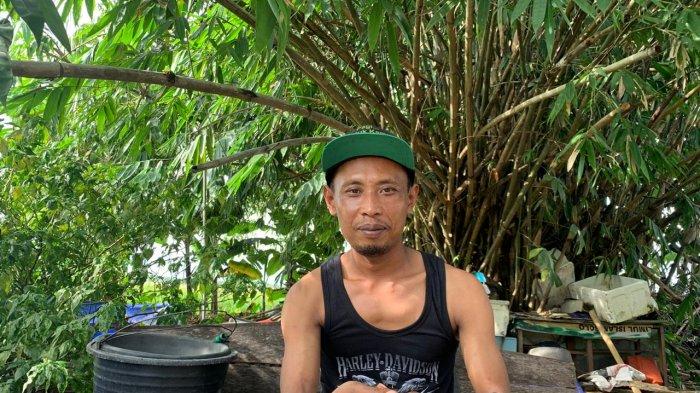 Pemilik warung sambal belut Ekstrime Boy 83, Eko Agus Wijayanto (38).