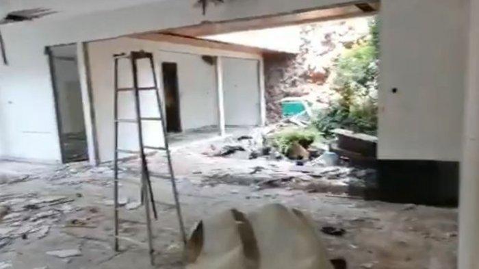 Sebuah video menunjukkan salah satu rumah mewah di kawasan Kebon Jeruk, Jakarta Barat, dibongkar maling.(TANGKAPAN LAYAR)