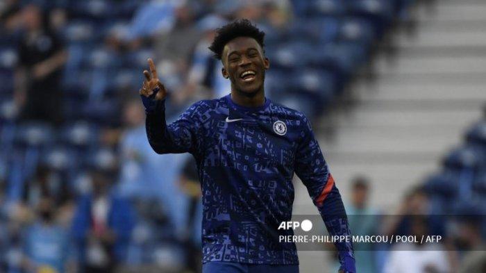 Striker Chelsea Tammy Abraham saat pemanasan jelang final UEFA Champions League final football antara Manchester City dan Chelsea di Dragao Stadium, Porto, 29 Mei 2021. (PIERRE-PHILIPPE MARCOU / POOL / AFP).