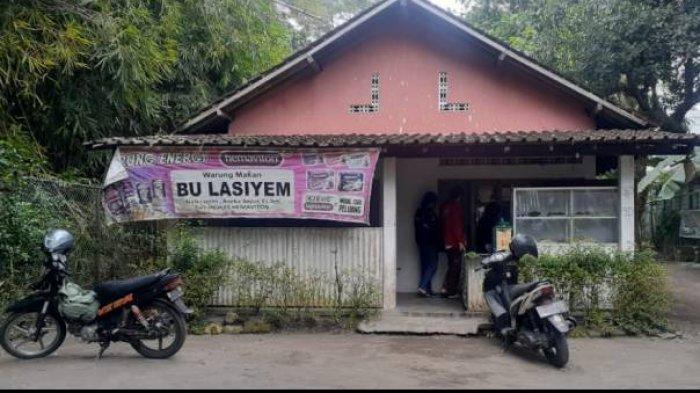 Tanah warung makan Bu Lasiyem seluas 1.000 meter persegi yang berada di Jalan Palagan Desa Sariharjo, Ngaglik, Sleman itu ditaksir senilai Rp 25 miliar.