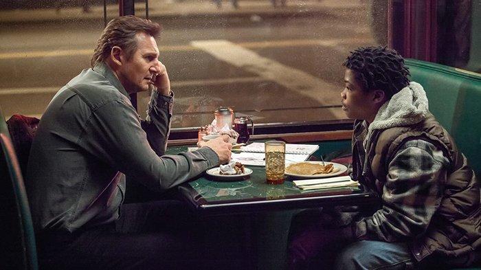 Adegan dalam film A Walk Among the Tombstones.