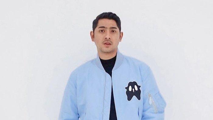 Arya Saloka memiliki wajah kulit mulus bebas jerawat untuk menunjang karirnya
