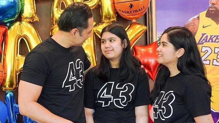 Almira Tunggadewi bersama orangtuanya, Agus Yudhoyono dan Annisa Yudhoyono