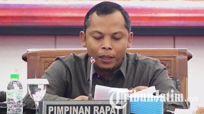 Anang Ahmad Syaifuddin, Ketua DPRD Lumajang, memutuskan mundur dari jabatan usai salah melafalkan teks Pancasila.